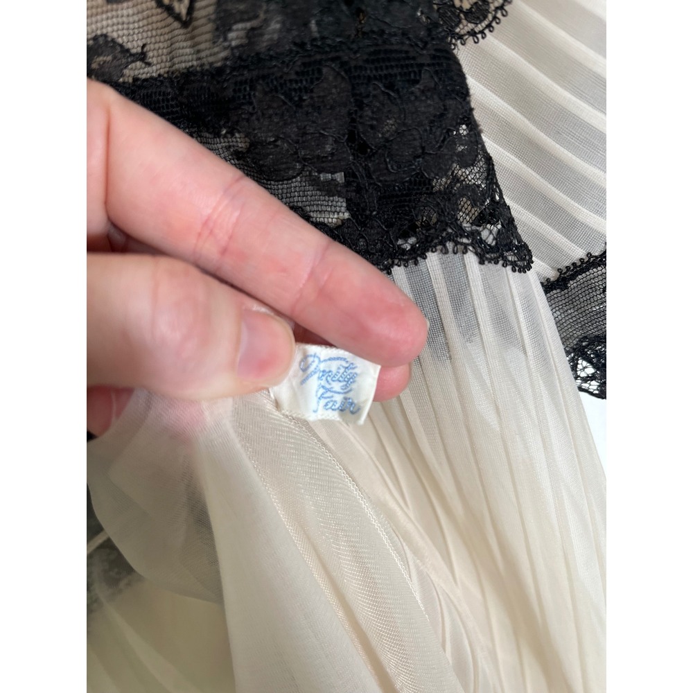 VINTAGE 60s VANITY FAIR Peignoir Set Black Lace Pleated Chiffon Robe Nightgown - Picture 14 of 16
